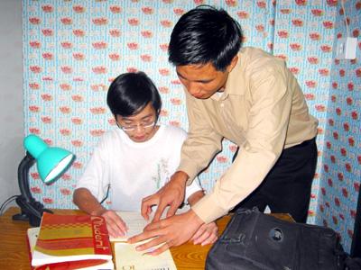 Làm gia sư, nuôi sự học